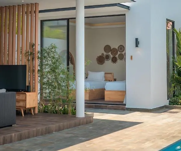 Selikur 1 - Spacious 3br In Seminyak! Perfect Location! Вилла