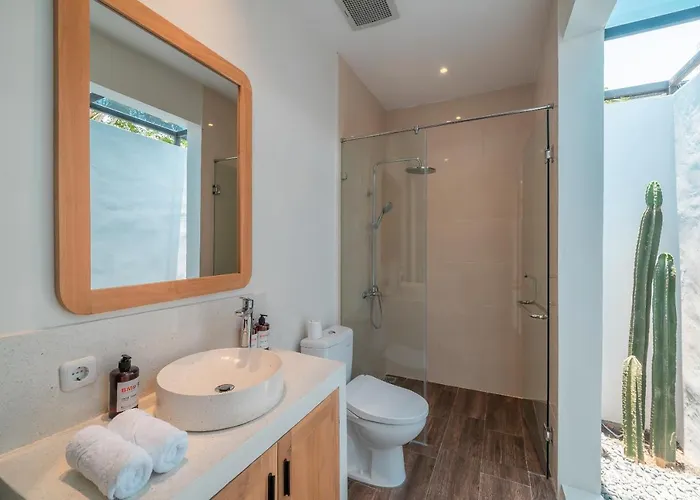 Selikur 1 - Spacious 3br In Seminyak! Perfect Location! Вилла