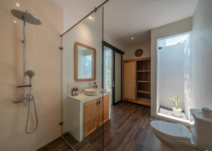 Selikur 1 - Spacious 3br In Seminyak! Perfect Location! *
