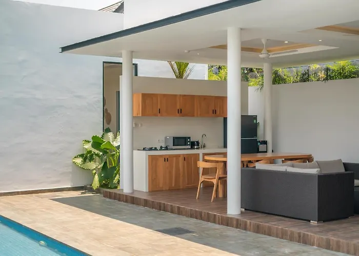 Selikur 1 - Spacious 3br In Seminyak! Perfect Location! * Семиньяк