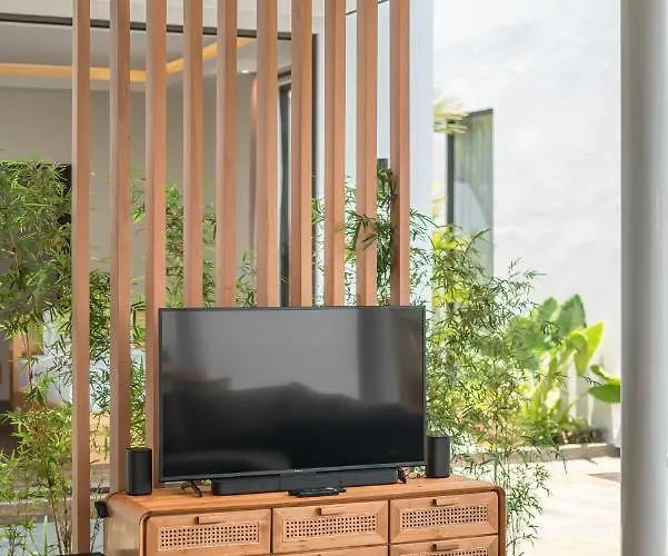 Selikur 1 - Spacious 3br In Seminyak! Perfect Location! *