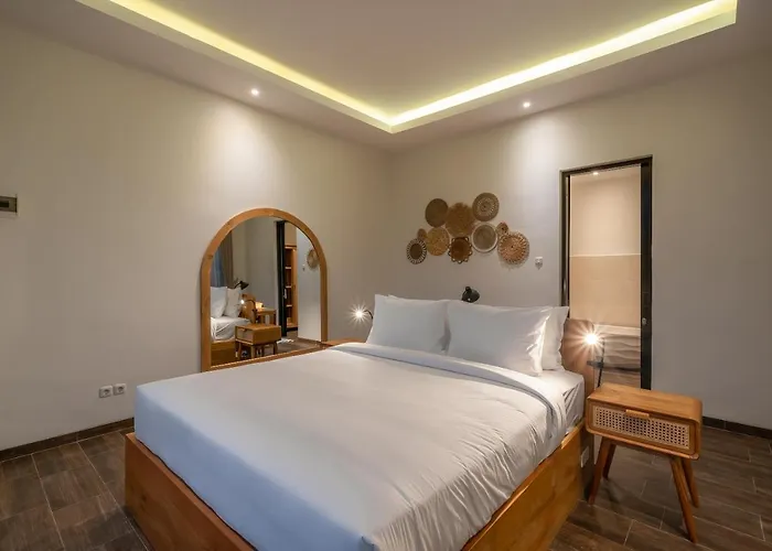 Selikur 1 - Spacious 3br In Seminyak! Perfect Location! Семиньяк