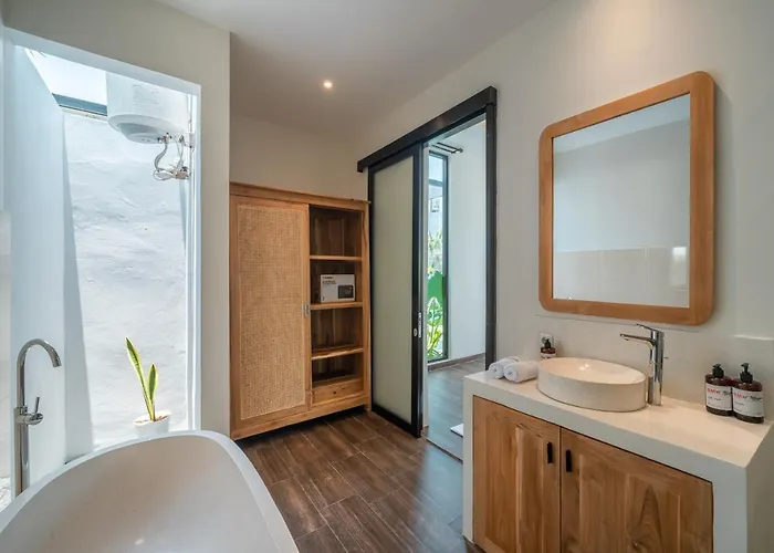 Selikur 1 - Spacious 3br In Seminyak! Perfect Location! Вилла *