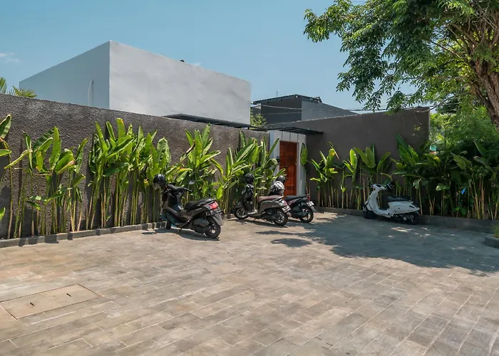 Selikur 1 - Spacious 3br In Seminyak! Perfect Location!