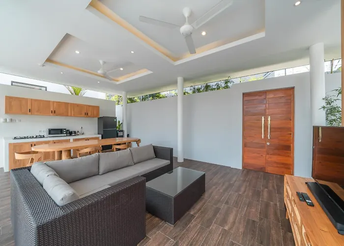 Selikur 1 - Spacious 3br In Seminyak! Perfect Location!