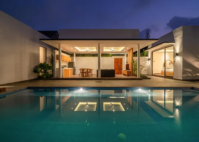 Selikur 1 - Spacious 3br In Seminyak! Perfect Location! * Семиньяк