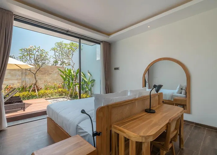 Selikur 1 - Spacious 3br In Seminyak! Perfect Location! Семиньяк