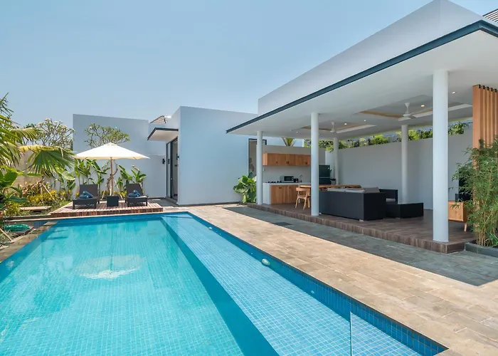 Selikur 1 - Spacious 3br In Seminyak! Perfect Location!